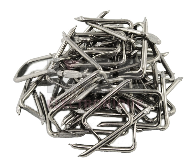 47 agrafes assorties