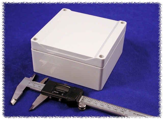1555N2GY - Polycarbonate Étanche Couvercle Stylisé - 4.7