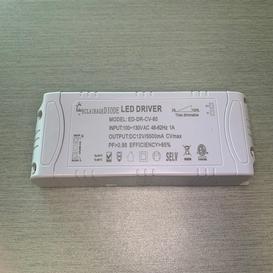 Transformateur gradable pour DEL 12 VDC 66W